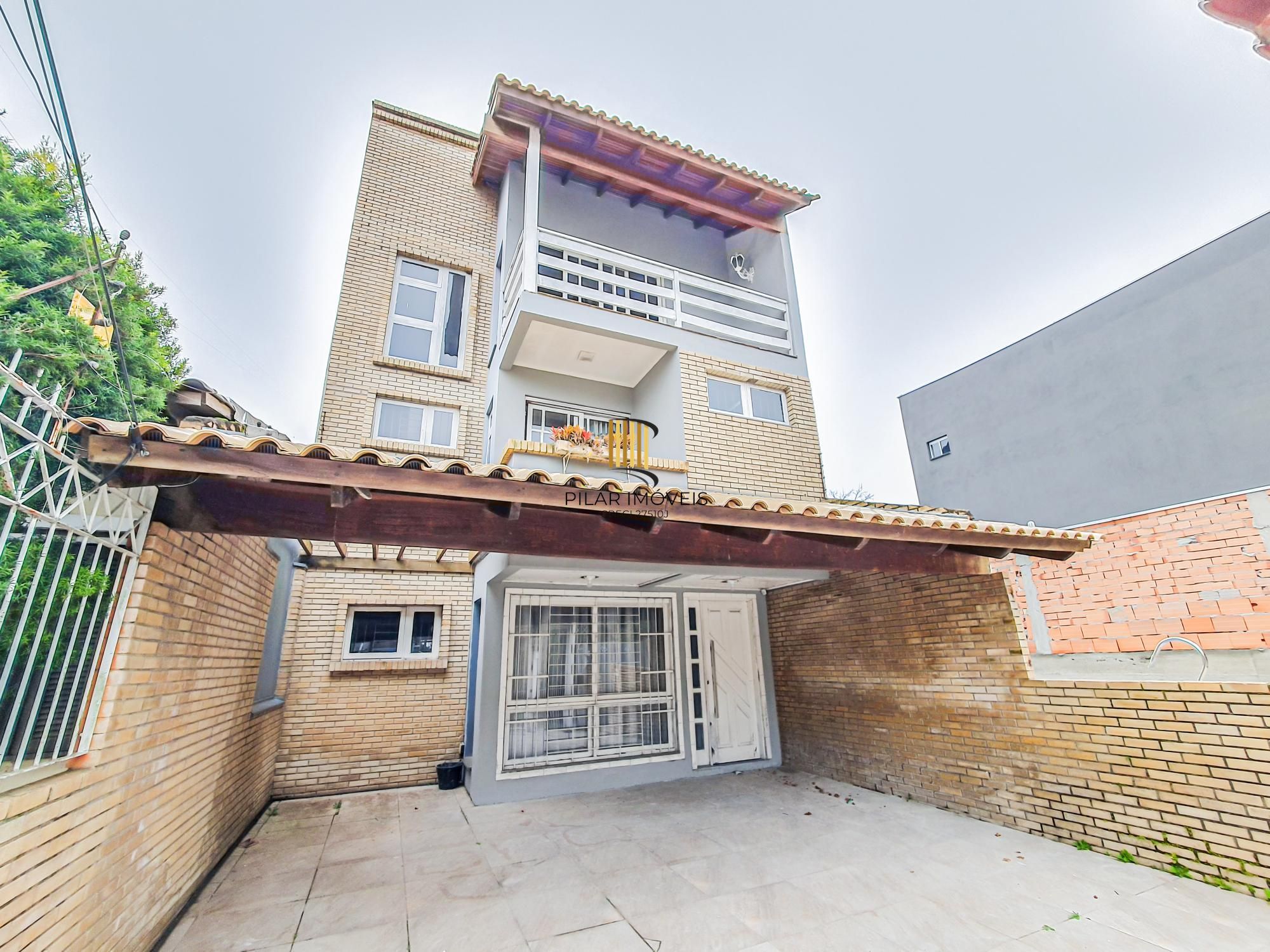 Casa com piscina para Venda - 189.91m², 3 dormitórios, sendo 1 suítes, 2 vagas - Hípica
