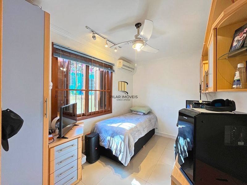 Ótima casa térrea com 4D, piscina e garagem fechada para 2 carros no Jardim Medianeira.