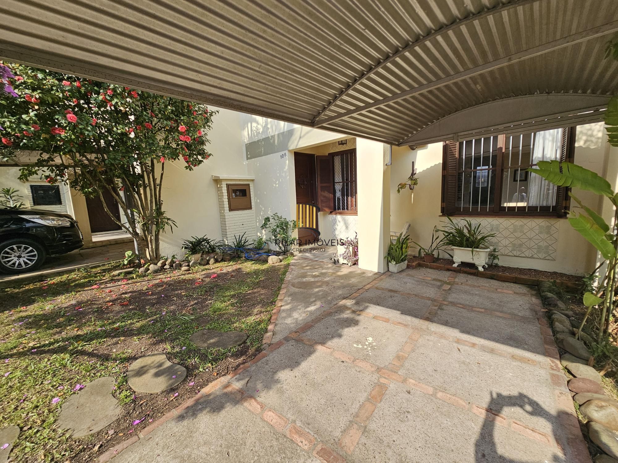 Casa 3 dormitórios no bairro Hípica