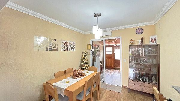Casa Condominio em Porto Alegre, no bairro Hípica, com 3 dormitório(s), e 3 banheiros, à venda.