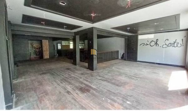 Casa Comercial em Porto Alegre, no bairro Moinhos de Vento, e 0 banheiros, à venda.
