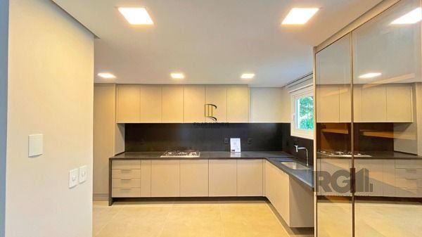 Casa Condominio para Venda - 364m², 3 dormitórios, sendo 3 suites, 2 vagas - Pedra Redonda