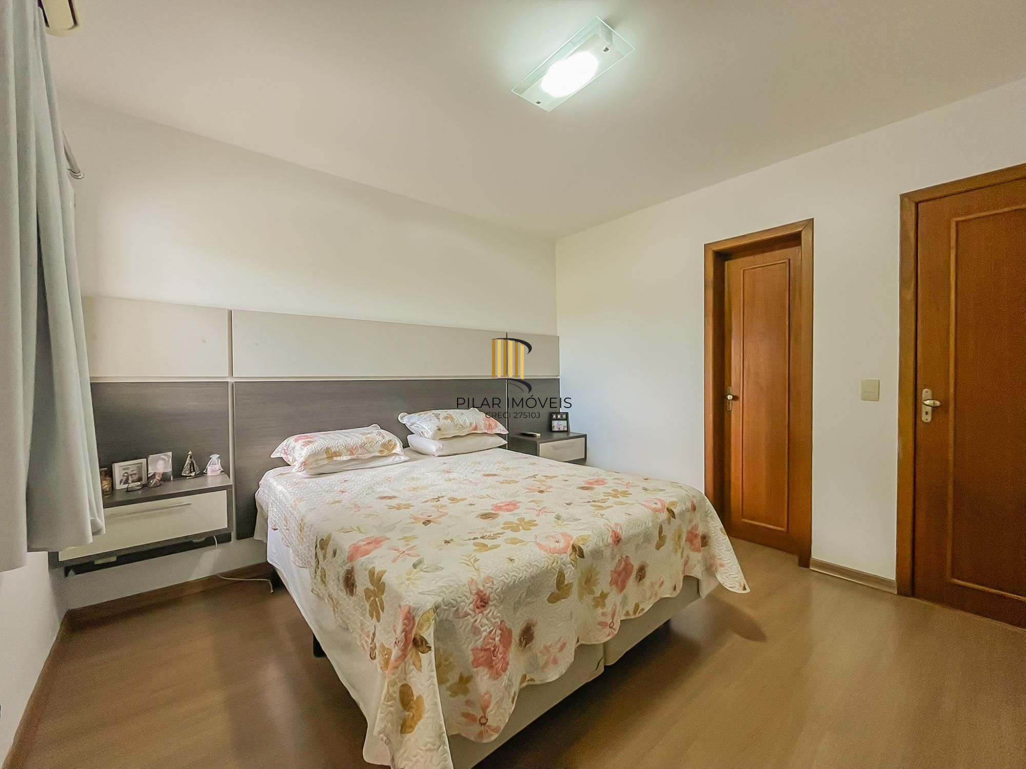 Casa 3 suítes com piscina em condomínio alto padrão na zona sul de Porto Alegre !