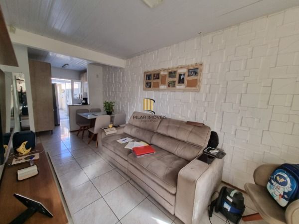 Casa em Porto Alegre, no bairro Hípica, com 2 dormitório(s), e 2 banheiros, à venda.