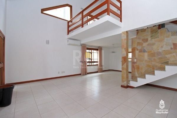 Casa de Condomínio 3 dormitórios no bairro Hípica