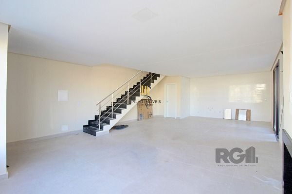 Casa em Porto Alegre, no bairro Hípica, com 3 dormitório(s), e 3 banheiros, à venda.