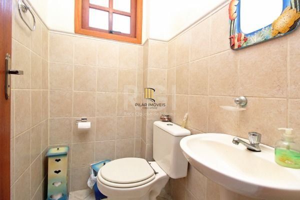 Casa em Porto Alegre, no bairro Hípica, com 2 dormitório(s), e 2 banheiros, à venda.