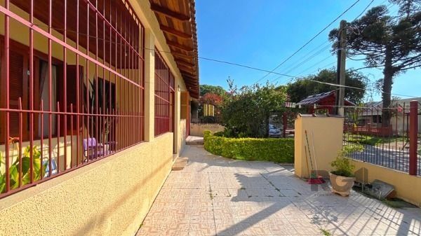 Casa 4 dormitórios no bairro Restinga
