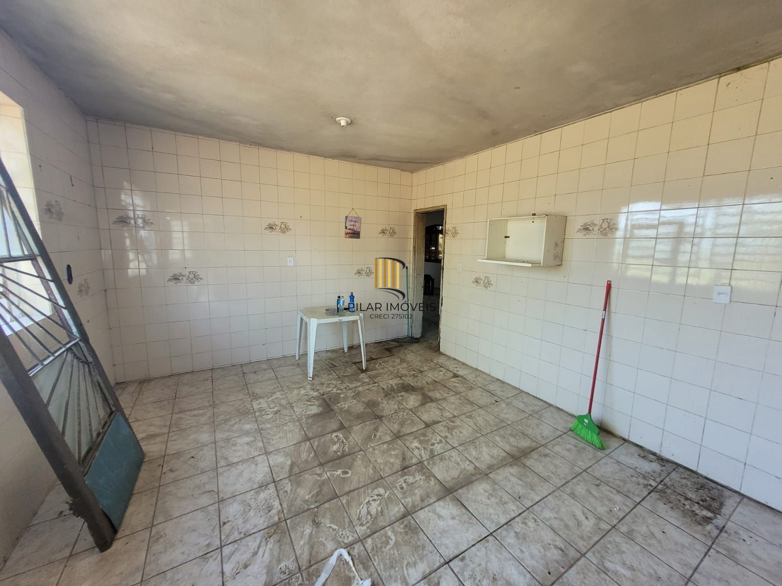 Ótimo terreno com casa na Ponta Grossa.