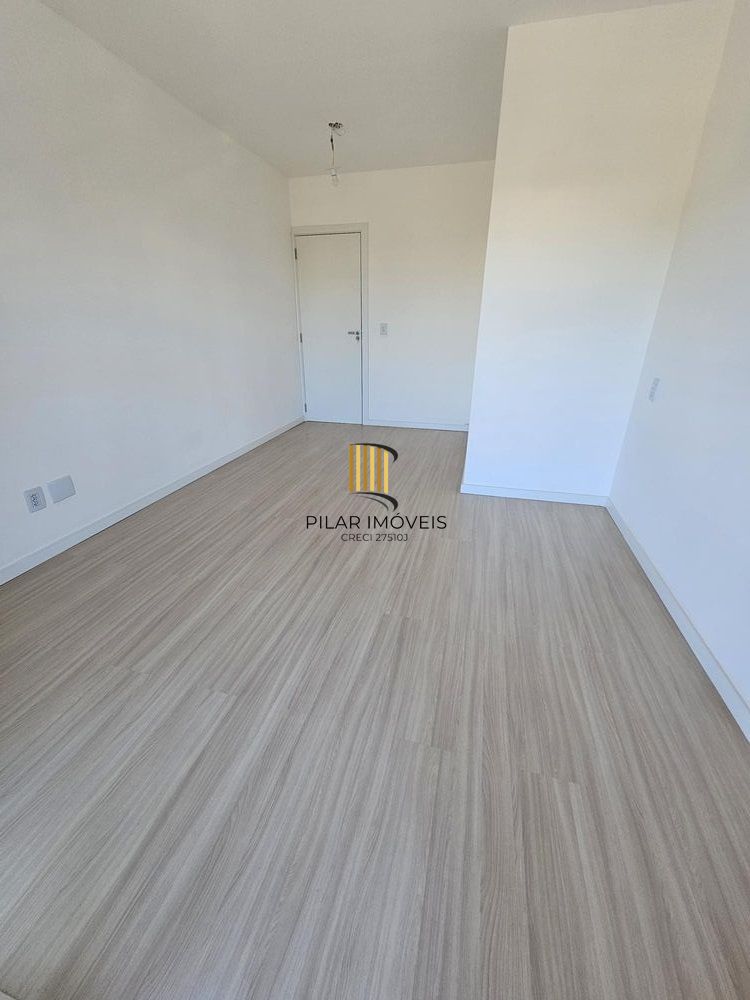 Casa 2 dormitórios no bairro Hípica