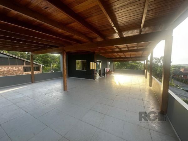 Casa 5 dormitórios no bairro Lomba do Pinheiro
