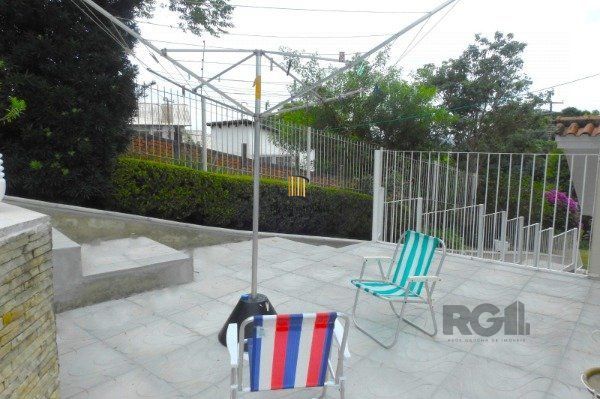 Casa em Porto Alegre, no bairro Espirito Santo, com 3 dormitório(s), e 3 banheiros, à venda.