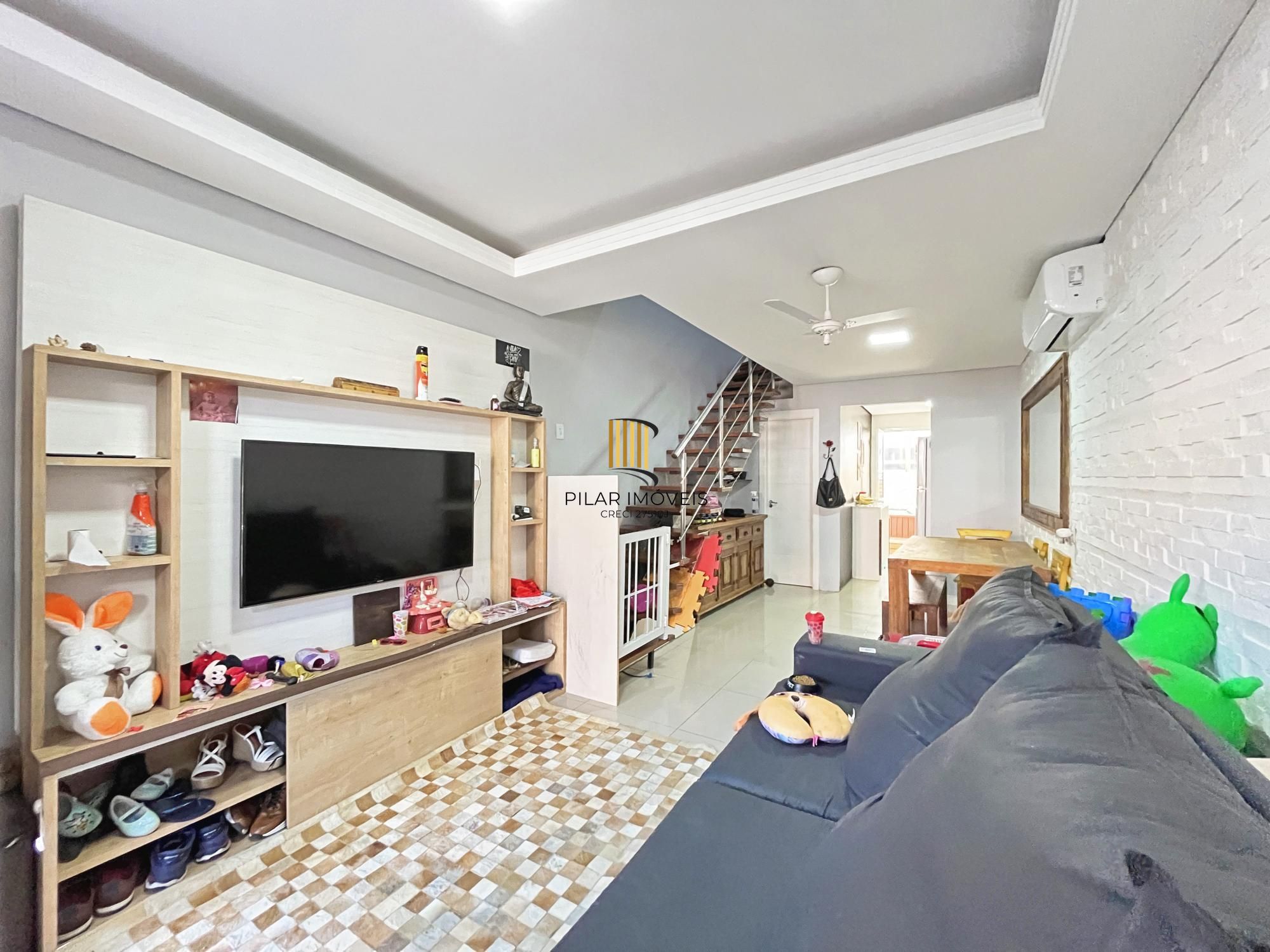Casa 2 dormitórios no bairro Hípica