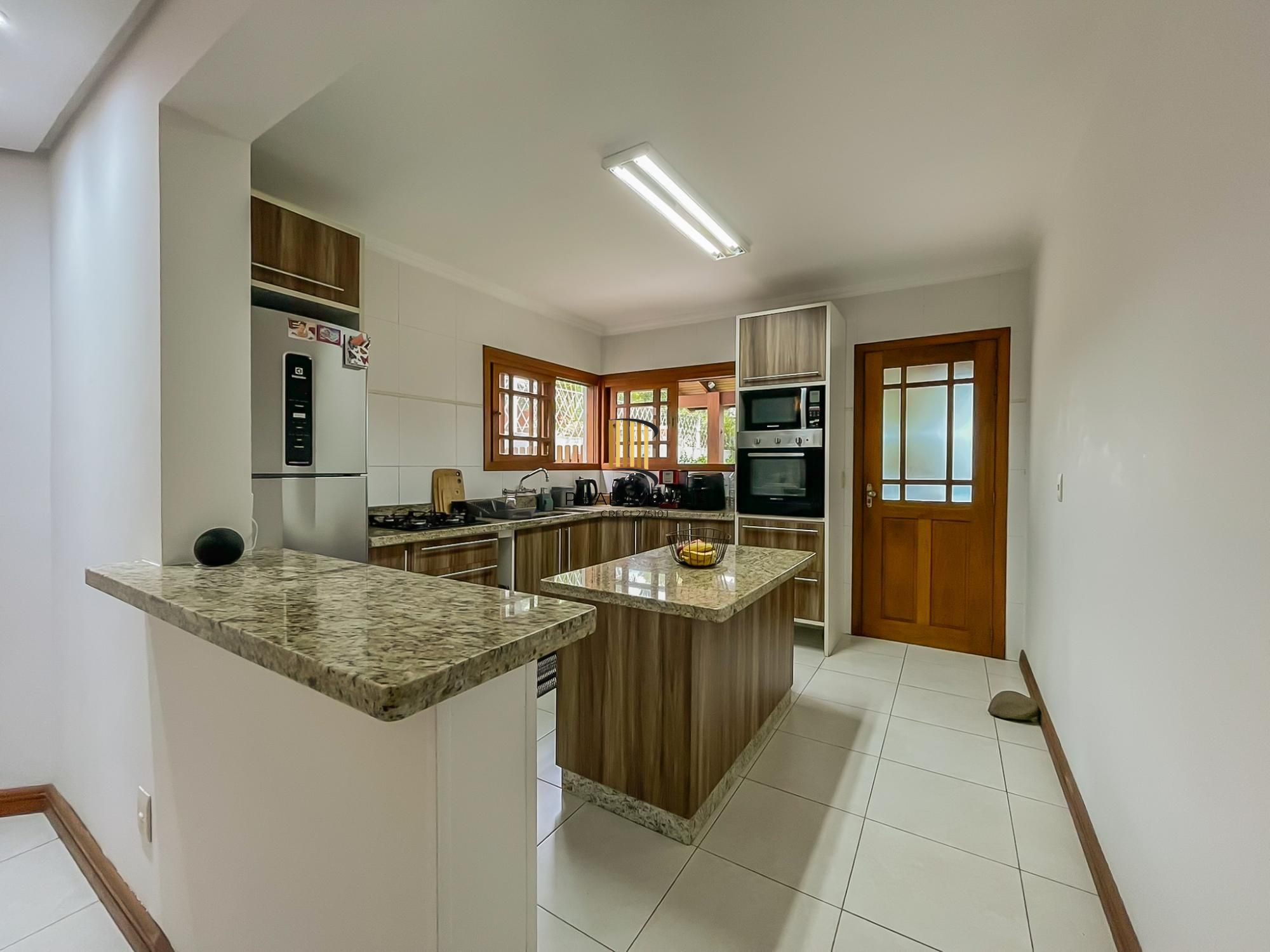 Casa 3 suítes com piscina em condomínio alto padrão na zona sul de Porto Alegre !