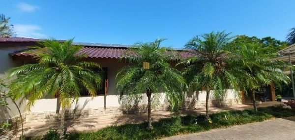 Sítio em Porto Alegre, no bairro Restinga, com 2 dormitório(s), e 2 banheiros, à venda.
