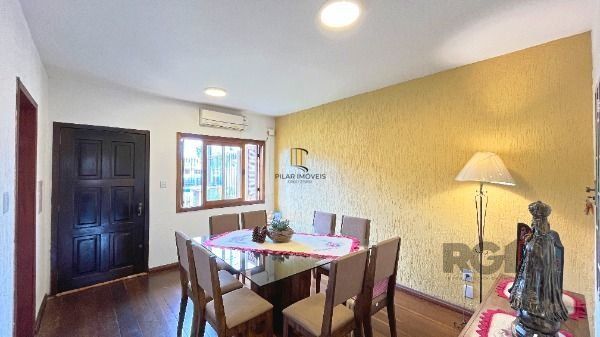 Casa em Porto Alegre, no bairro Aberta dos Morros, com 3 dormitório(s), à venda.