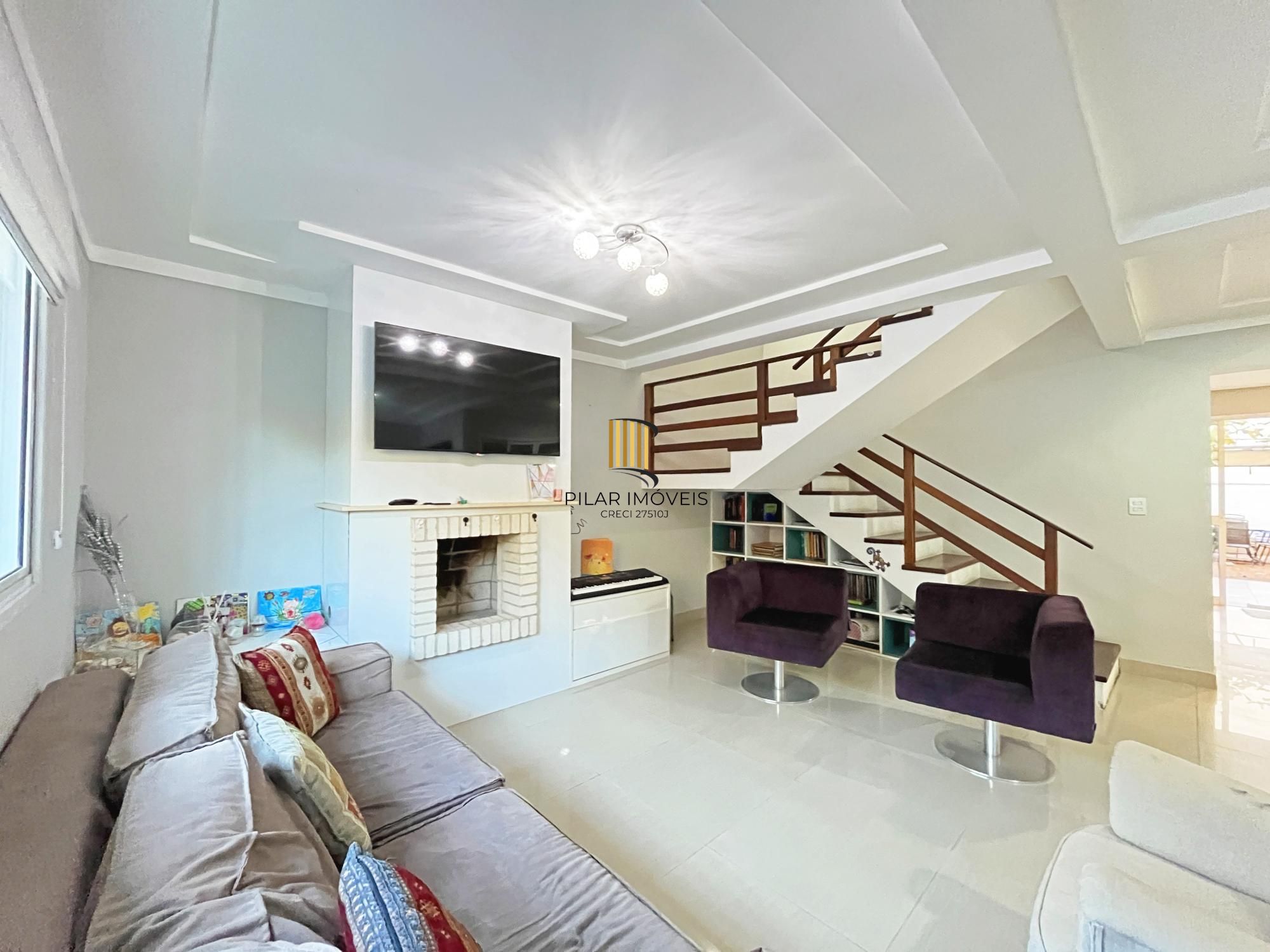 Casa para Venda - 270m², 3 dormitórios, sendo 1 suites, 2 vagas - Guarujá