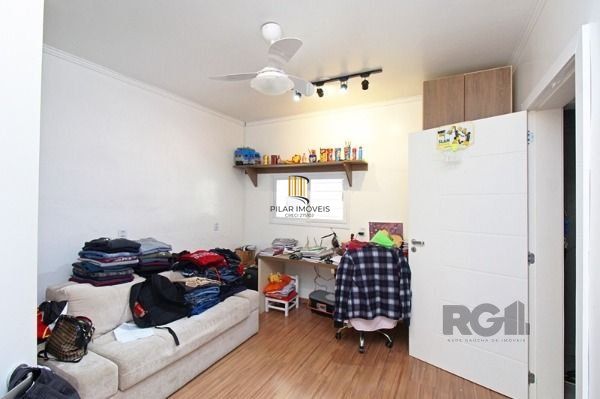 Casa em Porto Alegre, no bairro Ipanema, com 4 dormitório(s), e 4 banheiros, à venda.