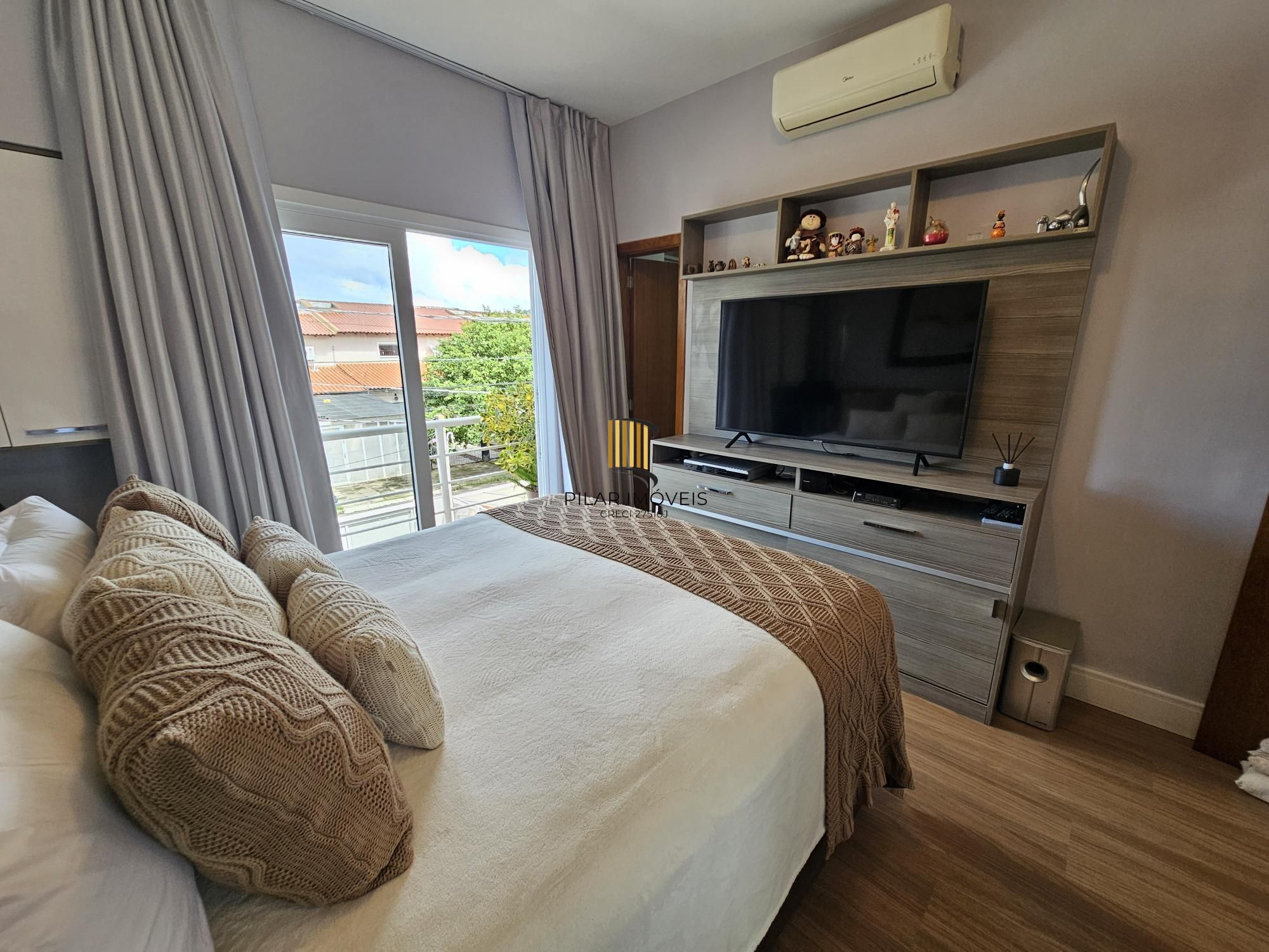 Casa 3 dormitórios no bairro Hípica