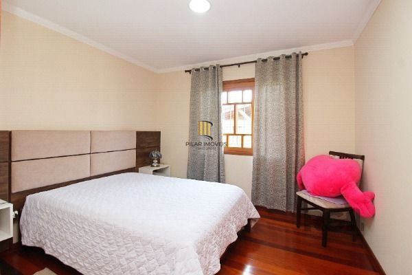 Casa em Porto Alegre, no bairro Belém Novo, com 3 dormitório(s), e 3 banheiros, à venda.