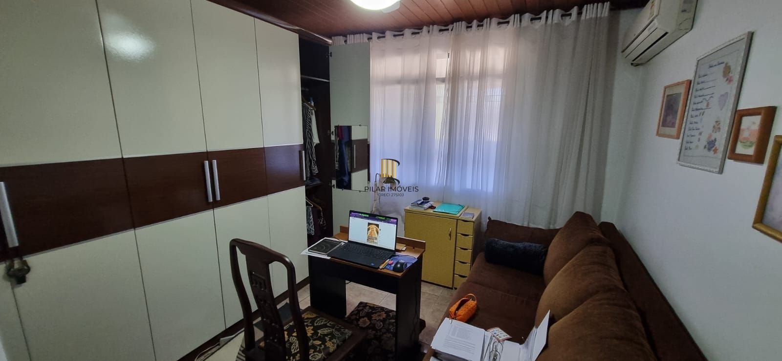 Casa com pavilhão
