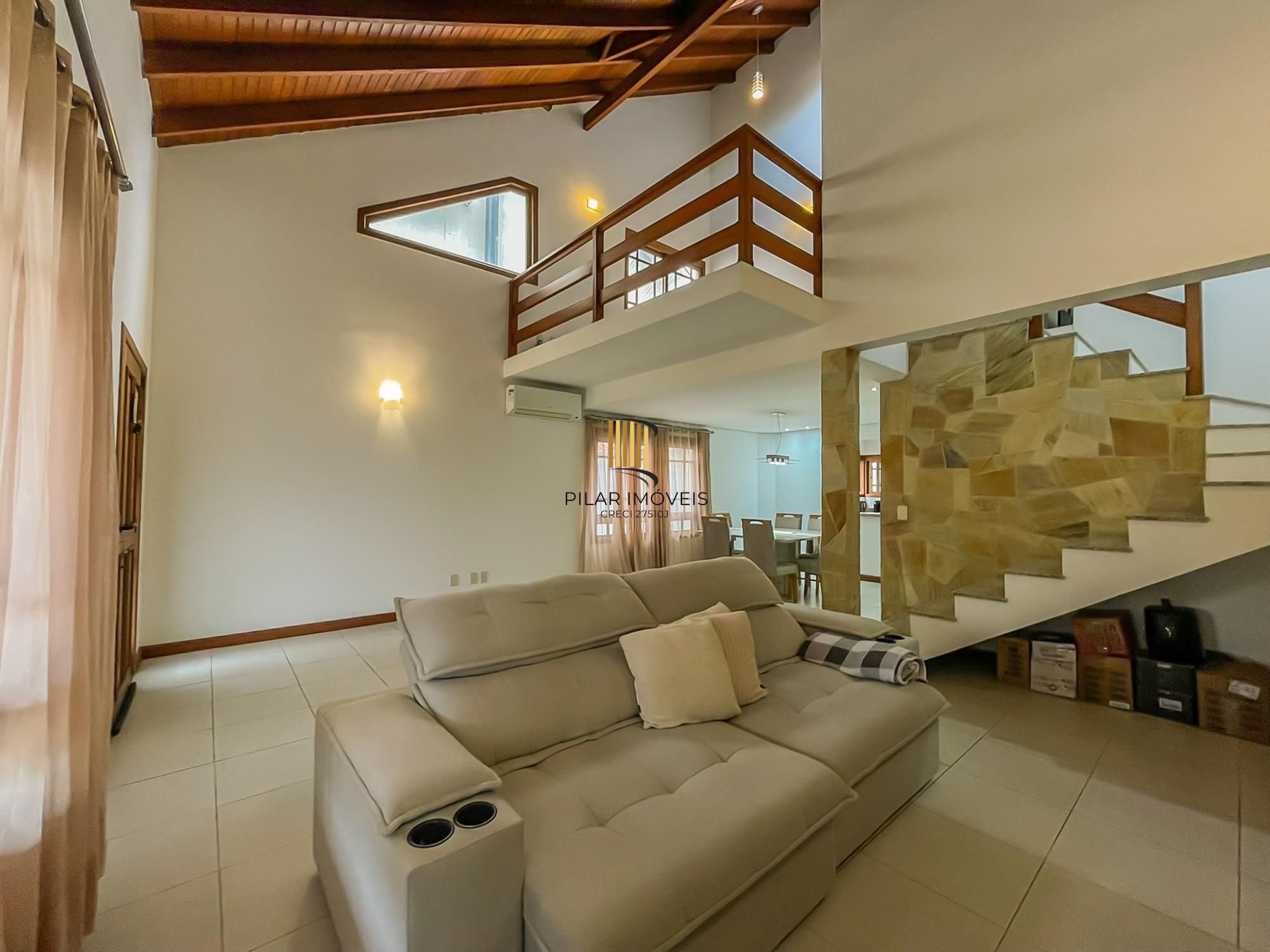 Casa 3 suítes com piscina em condomínio alto padrão na zona sul de Porto Alegre !