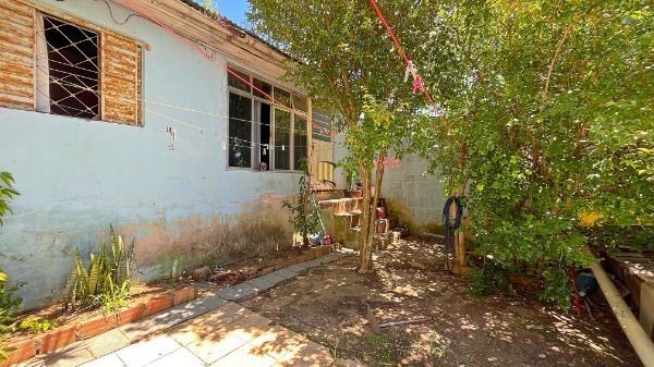 Casa em Porto Alegre, no bairro Jardim Itu, com 2 dormitório(s), e 2 banheiros, à venda.