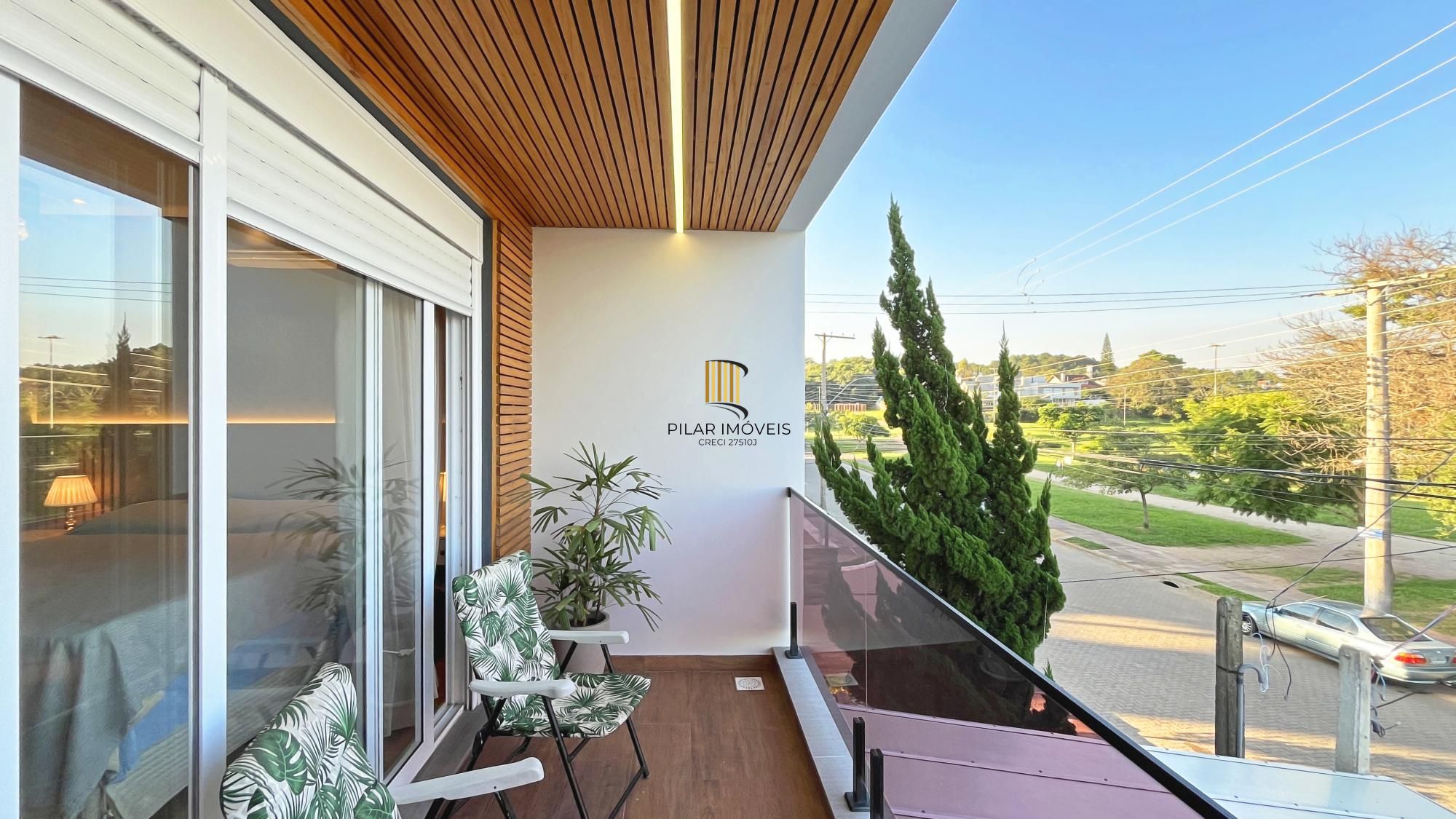 Casa à venda com 174m², 3 dormitórios, 3 suítes, 2 vagas, no bairro Hípica em Porto Alegre