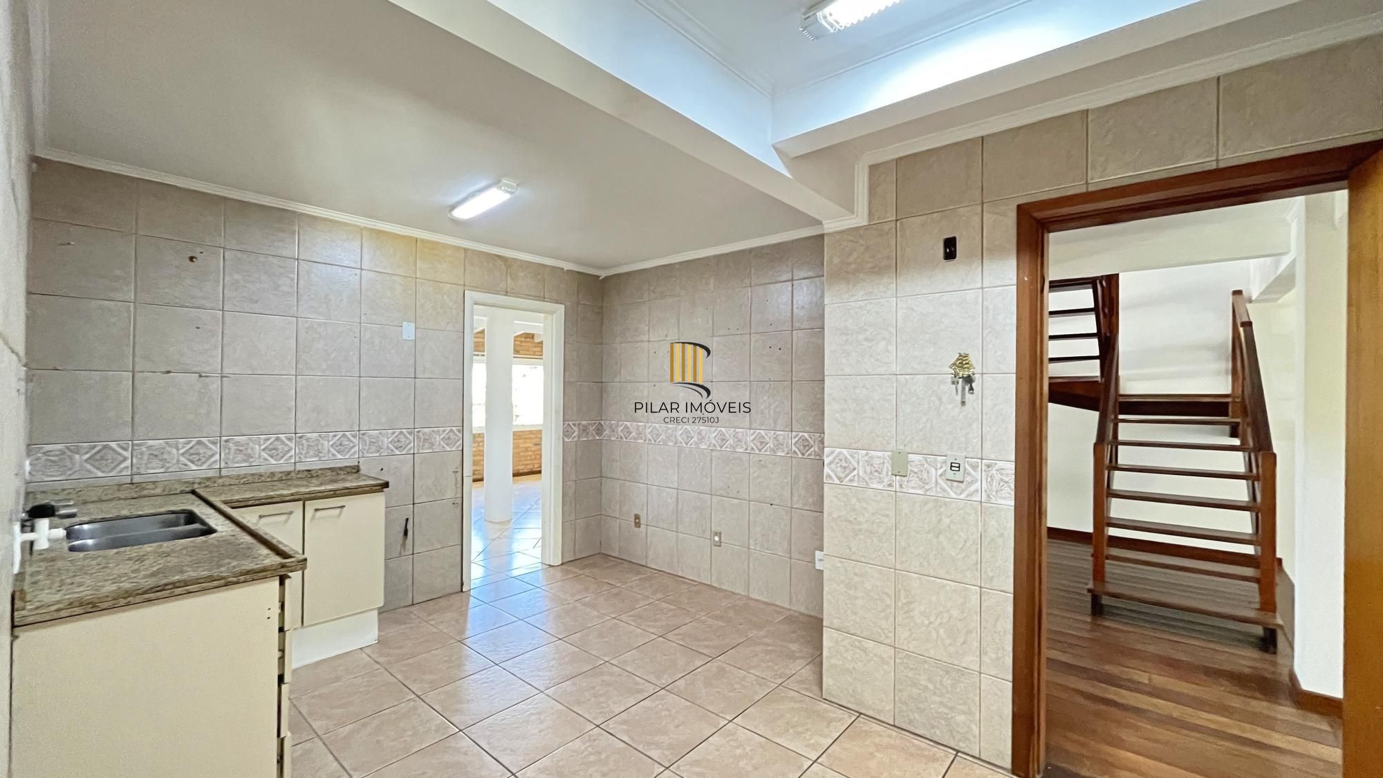 Casa 5 dormitórios no bairro Ipanema