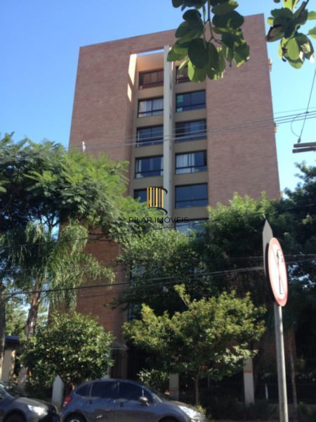 Ótimo apartamento 2 dormitórios, 1 suíte, 1 vaga coberta escriturada na tristeza.