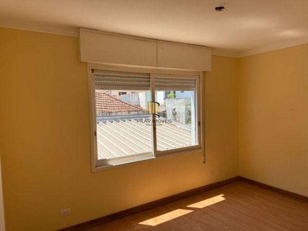 Apartamento em Porto Alegre, no bairro Azenha, com 2 dormitório(s), e 2 banheiros, à venda.