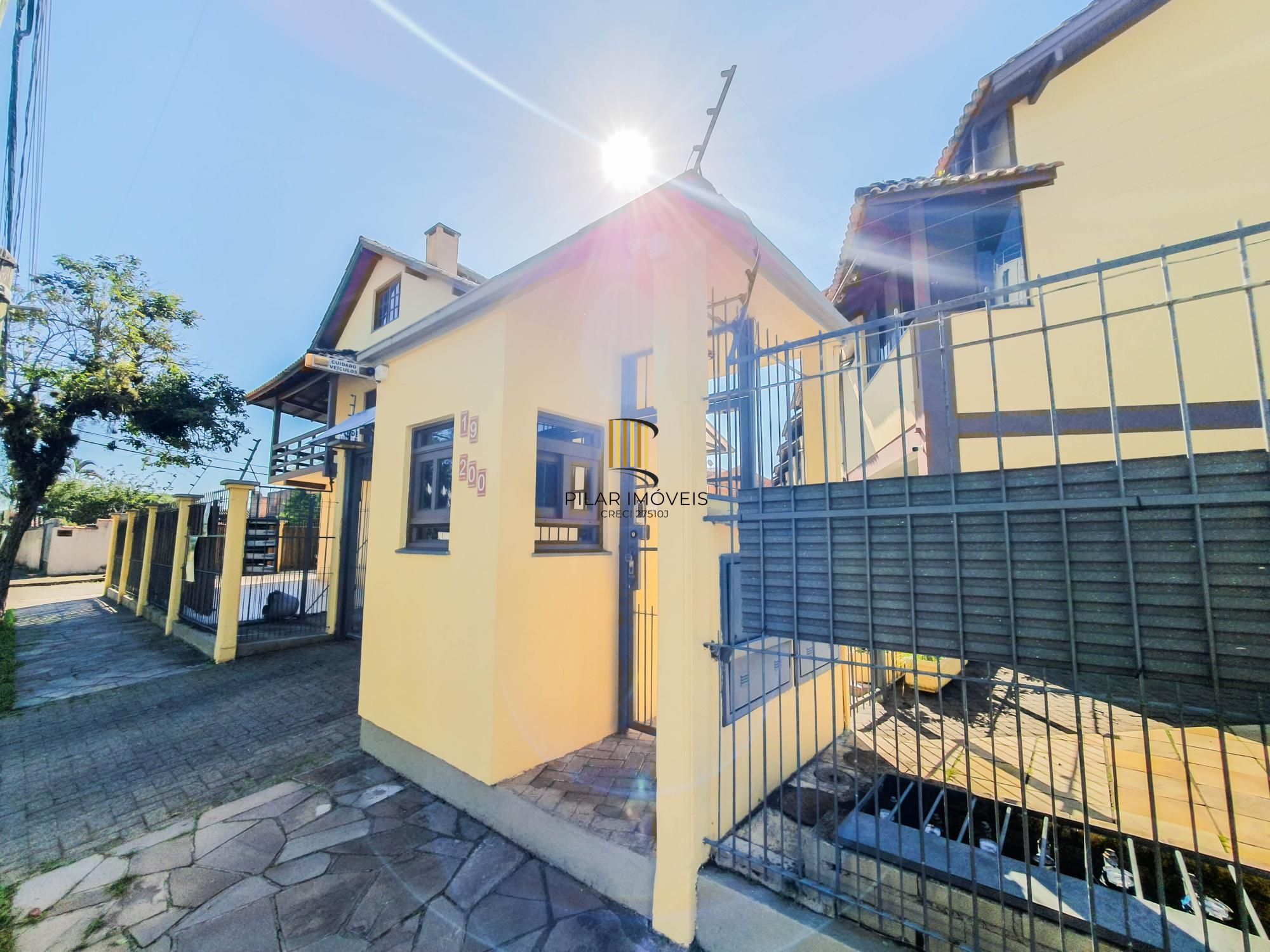 No bairro Serraria, casa em condomínio com 3 dormitórios