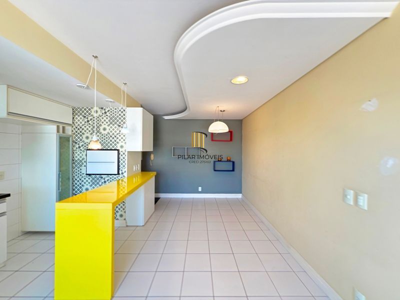 Apartamento com 2 dormitórios, 2 vagas, 65m2 coração do Menino Deus.