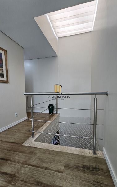 Casa em Porto Alegre, no bairro Hípica, com 3 dormitório(s), e 3 banheiros, à venda.