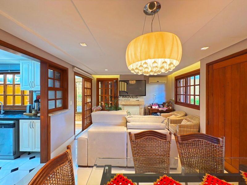 Casa Condominio com 3 dormitórios, sendo 1 suites, 2 vagas - Pedra Redonda