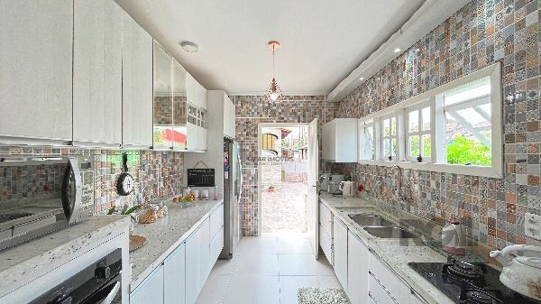Casa em Porto Alegre, no bairro Hípica, com 2 dormitório(s), e 2 banheiros, à venda.
