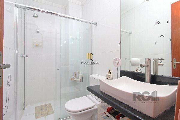 Casa em Porto Alegre, no bairro Hípica, com 3 dormitório(s), e 3 banheiros, à venda.