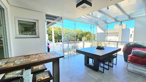Casa Condominio em Porto Alegre, no bairro Aberta Dos Morros, com 3 dormitório(s), e 3 banheiros, à venda.
