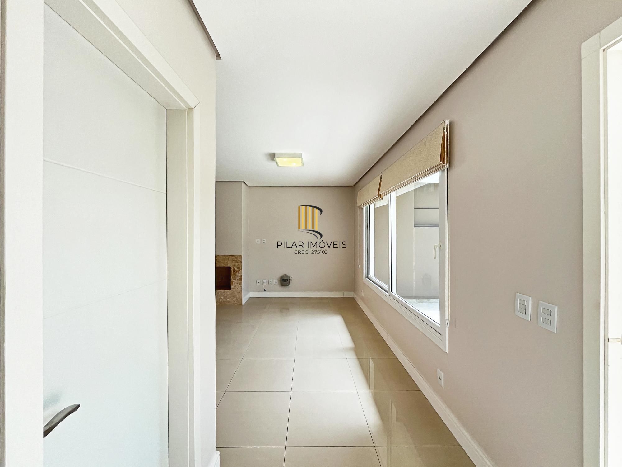 Casa 3 dormitórios no bairro Hípica