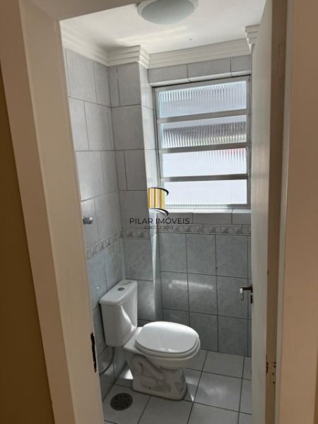 Apartamento em Porto Alegre, no bairro Azenha, com 2 dormitório(s), e 2 banheiros, à venda.