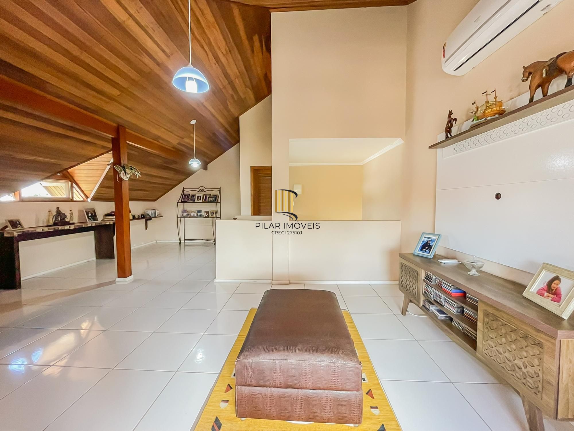 Casa 3 dormitórios no bairro Hípica