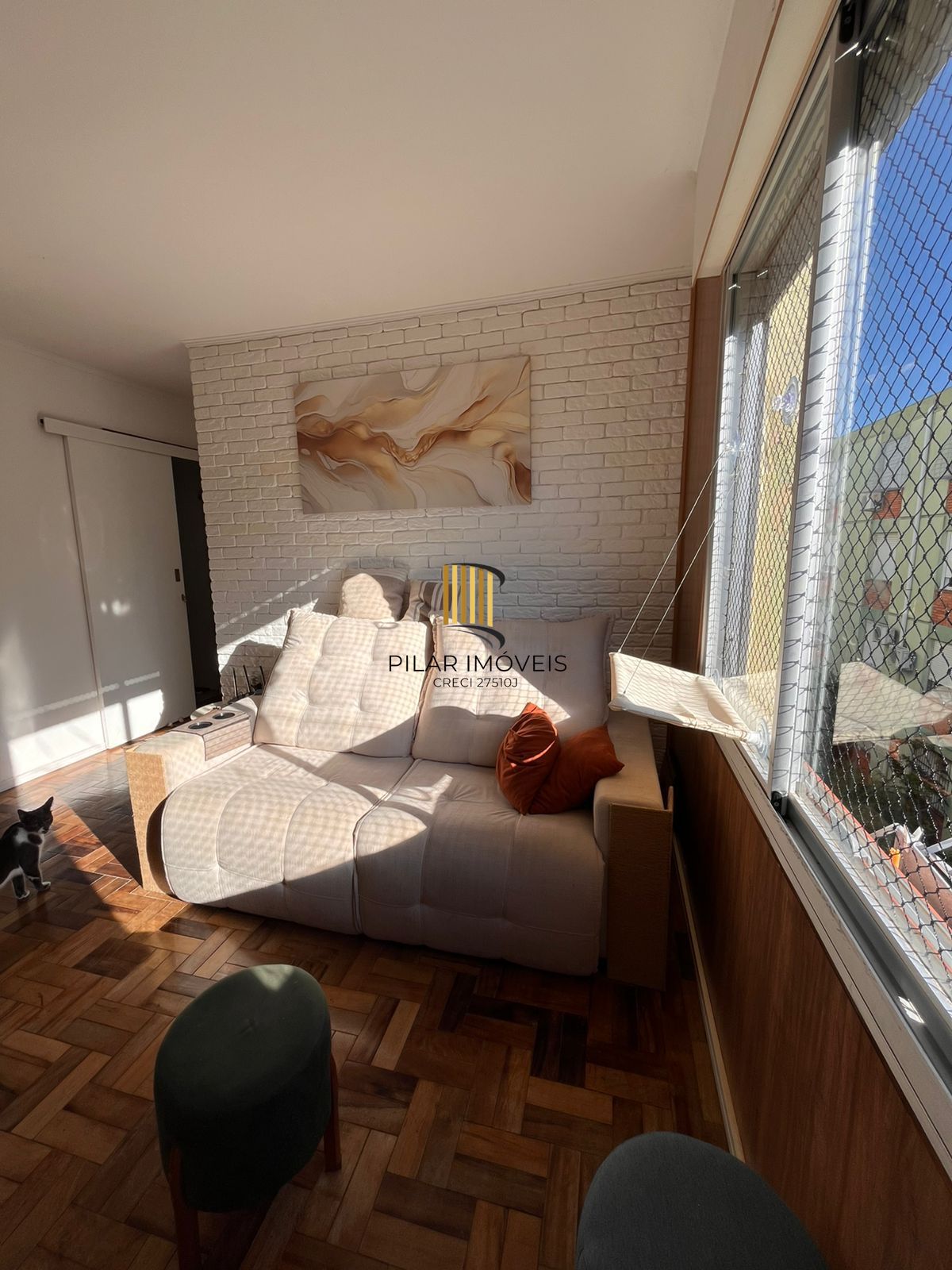 Apartamento semi mobiliado de 2 dormitórios no bairro Cristal