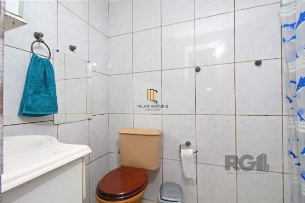 Casa em Porto Alegre, no bairro Jardim Itu, com 2 dormitório(s), e 2 banheiros, à venda.