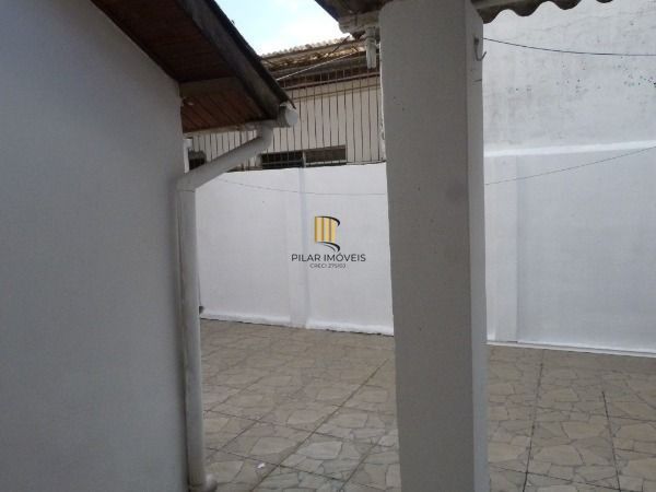 Casa para Venda - 90m², 3 dormitórios, 1 vaga - Restinga
