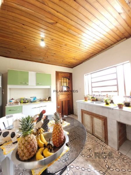 Casa em Porto Alegre, no bairro Restinga, com 5 dormitório(s), e 5 banheiros, à venda.