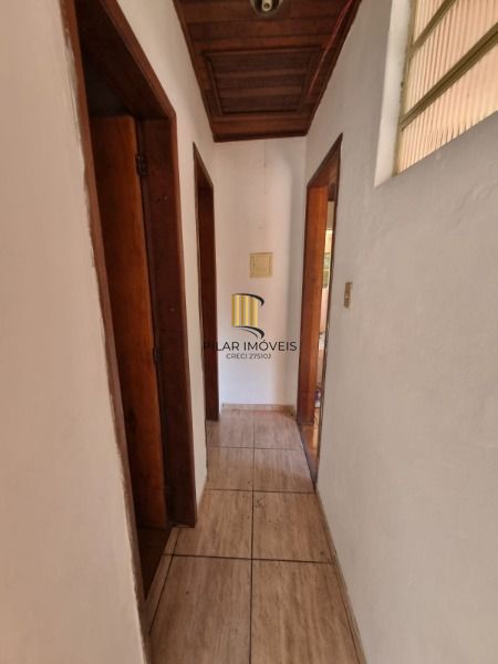 Casa em Porto Alegre, no bairro Vila Nova, com 2 dormitório(s), e 2 banheiros, à venda.