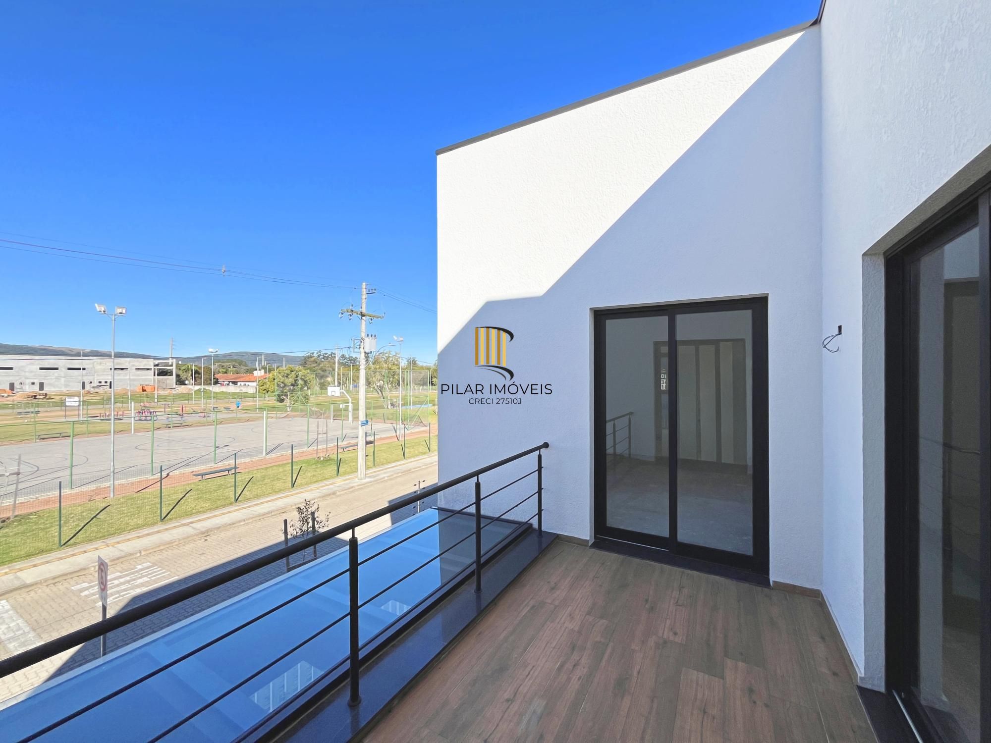 Casa em Porto Alegre, no bairro Hípica, com 3 dormitório(s), e 3 banheiros, à venda.
