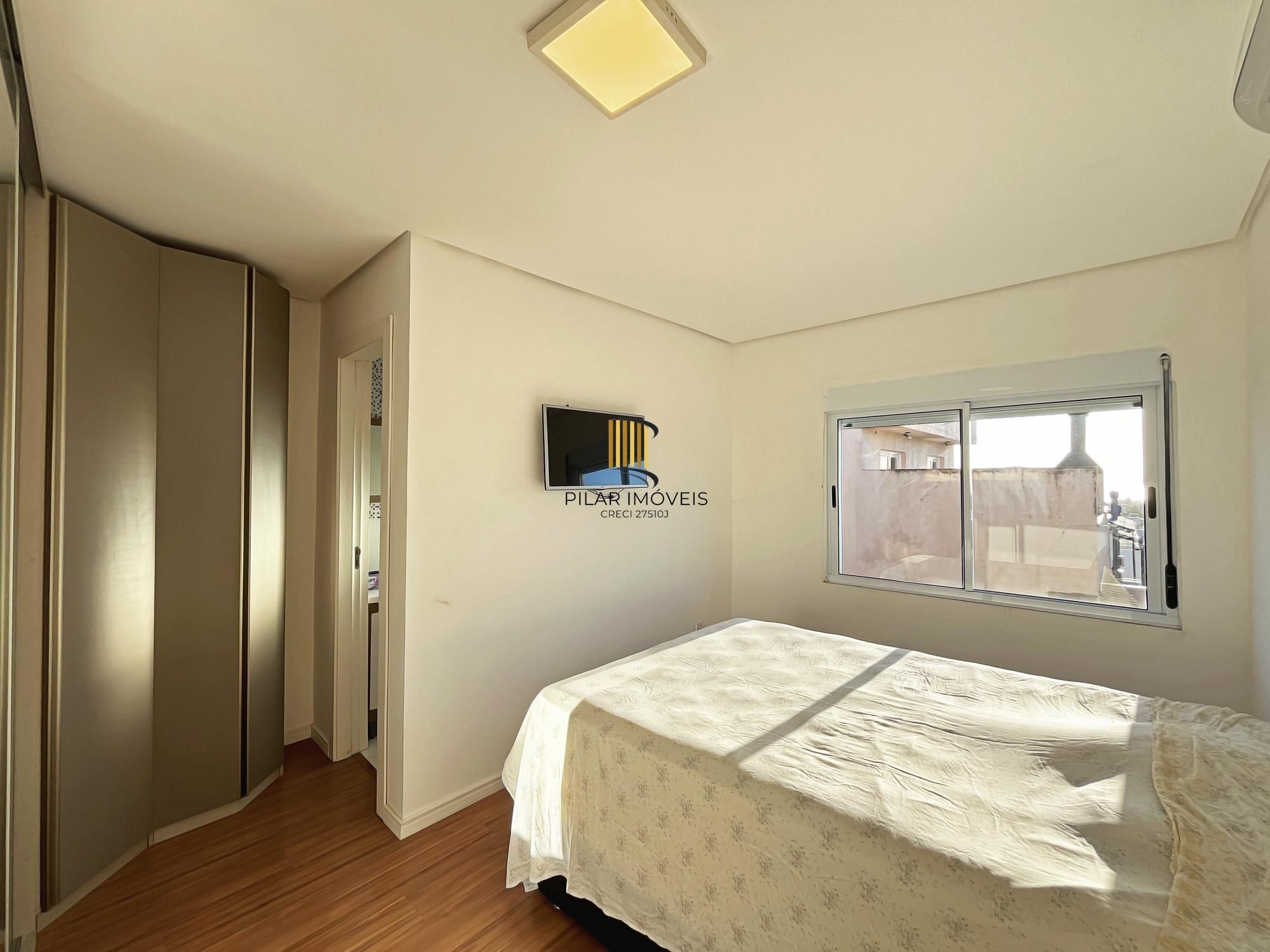 Casa 3 dormitórios no bairro Guarujá