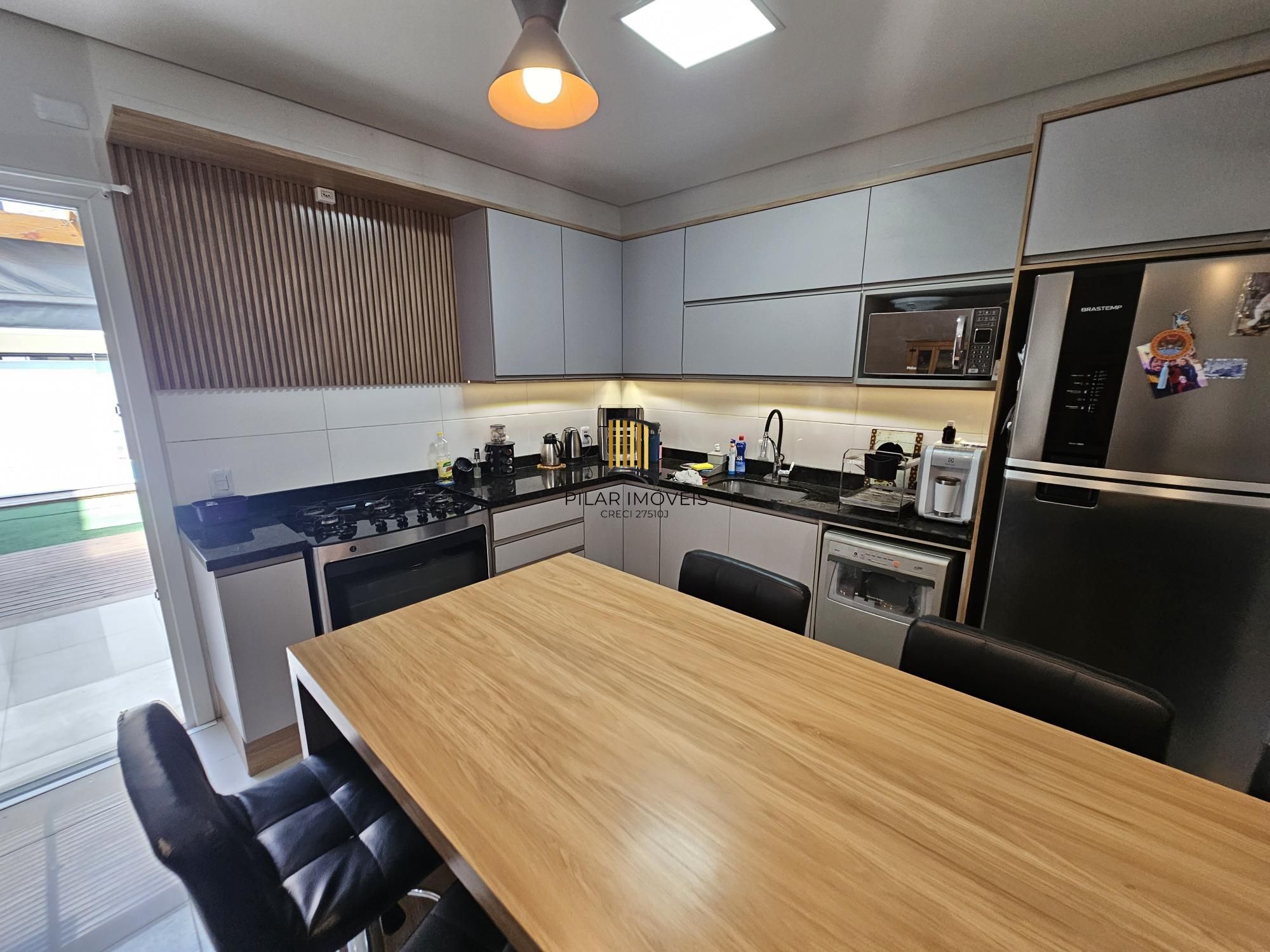 Lindo sobrado com 3 suítes  e piscina aquecida no Residencial lagos de Ipanema !