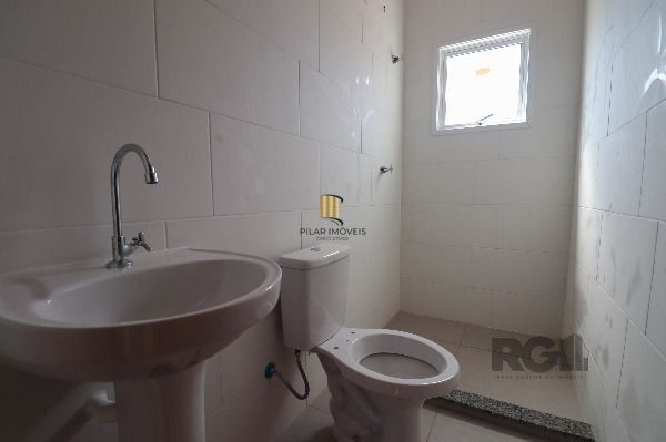 Casa Condominio em Porto Alegre, no bairro Vila Nova, com 2 dormitório(s), e 2 banheiros, à venda.